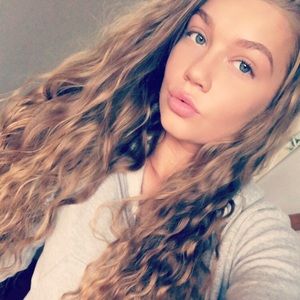 Meet your Posher, Ststephanie